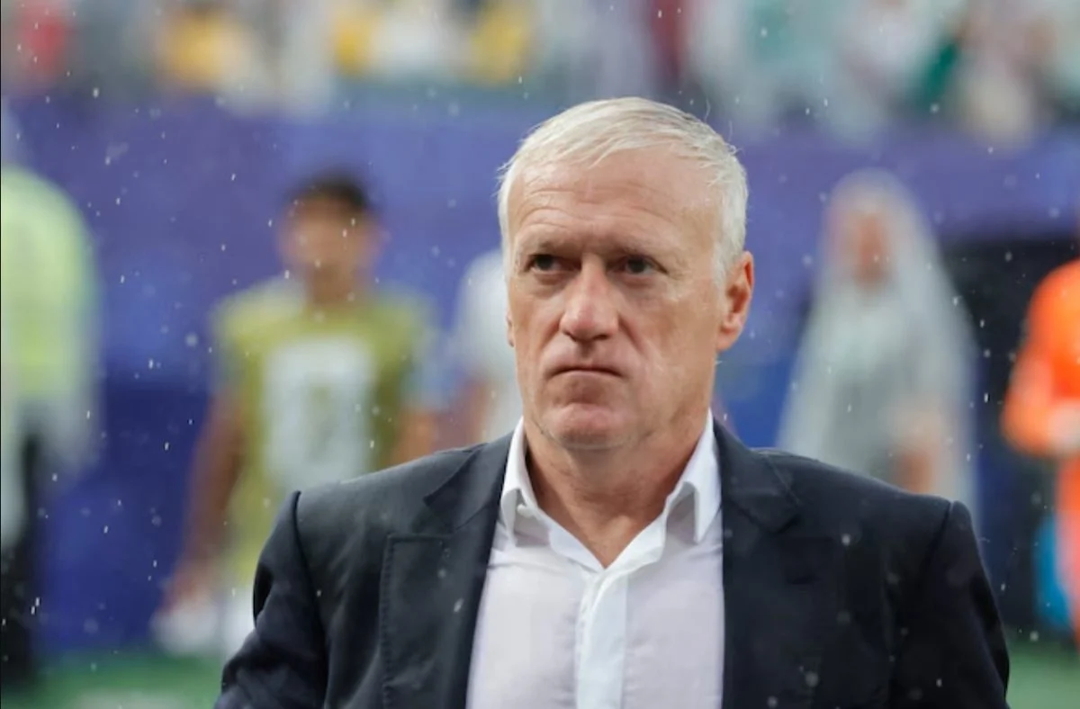 Charlie Hebdo suscite l’indignation après un dessin sur la mère de Didier Deschamps : « C’est ignoble… »