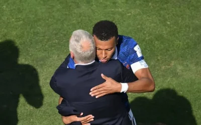 « Vous n’êtes pas seuls » : Kylian Mbappé et les Bleus apportent leur soutien à Didier Deschamps après la disparition de sa mère