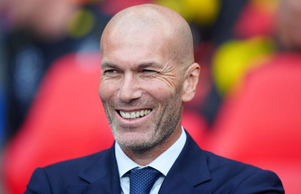 Zinédine Zidane victime d’un accident de voiture avant l’Euro : pour cacher ses blessures, il a fait l’impensable avec ses coéquipiers