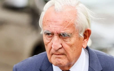Accident à Paris : pourquoi Raffarin garde sa voiture avec chauffeur