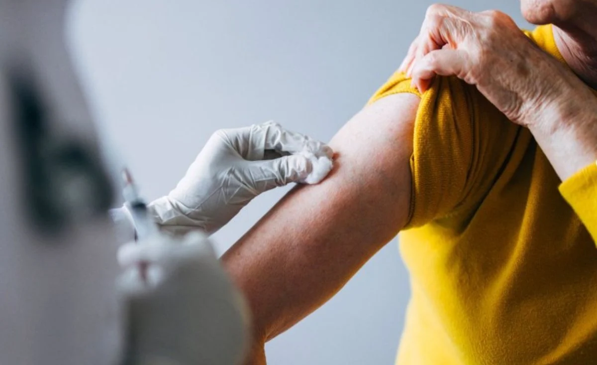 Ce vaccin testé sur des personnes de 70 ans ralentirait le vieillissement biologique de plusieurs années, selon cette étude