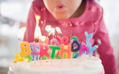 Elle tenait un gâteau d’anniversaire au supermarché : ce qui s’est passé ensuite m’a bouleversée