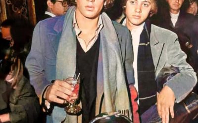 Les reconnaissez-vous ? Une photo rare de 1977 montre deux futures icônes lors d’une célèbre avant-première de film