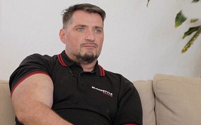 Ce qui pourrait ressembler au fantasme ultime s’est rapidement transformé en un véritable cauchemar. Cet homme raconte avec franchise comment cette particularité anatomique hors norme l’empêche tout simplement de mener une vie normale. 👇