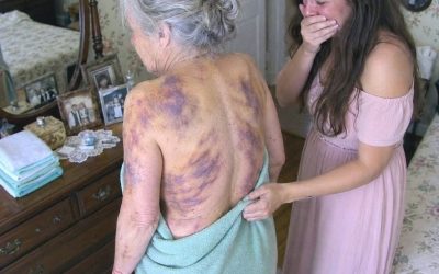 Je suis rentré chez moi pour rendre visite à ma mère âgée, mais lorsque j’ai proposé de l’aider à se laver… P2