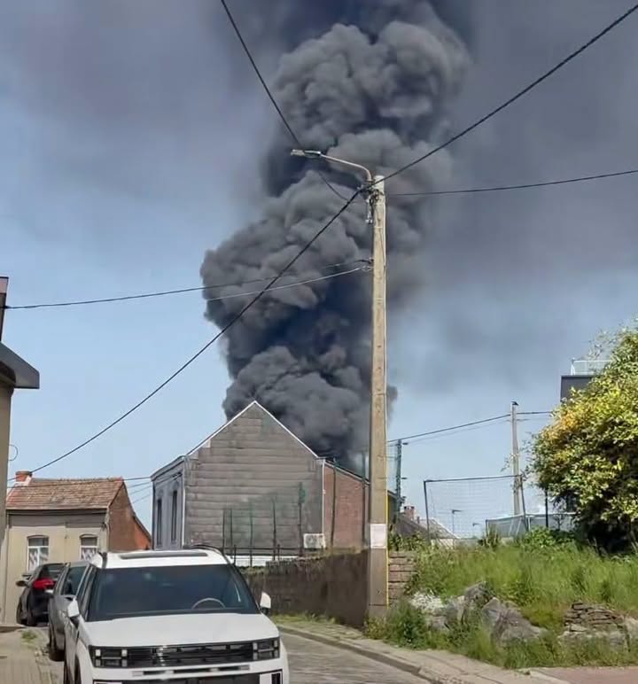 Paris : un incendie provoque une « forte explosion » au cimetière du Montparnasse faisant des dégâts irréversibles