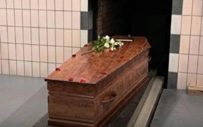 Voici ce qui arrive aux corps pendant la crémation, selon cette directrice de funérarium